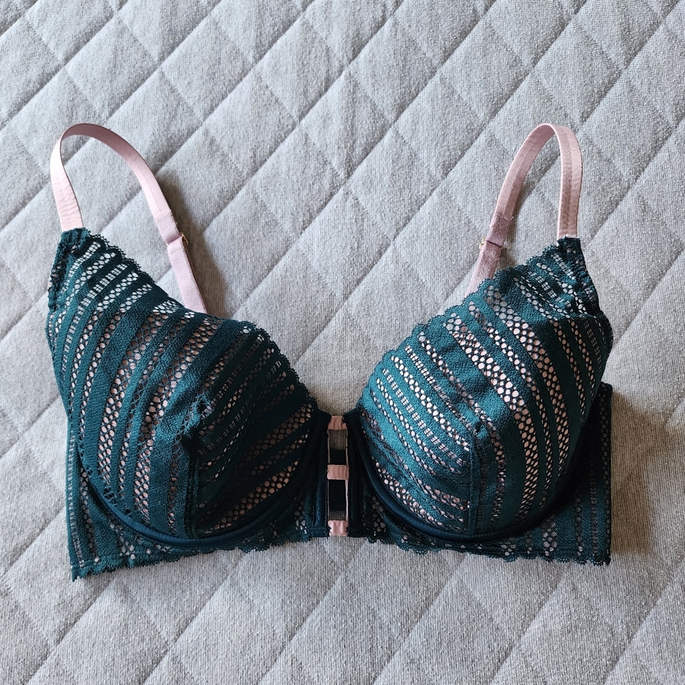 Victoria's‎ Secret Lined Plunge Bra Size 36D